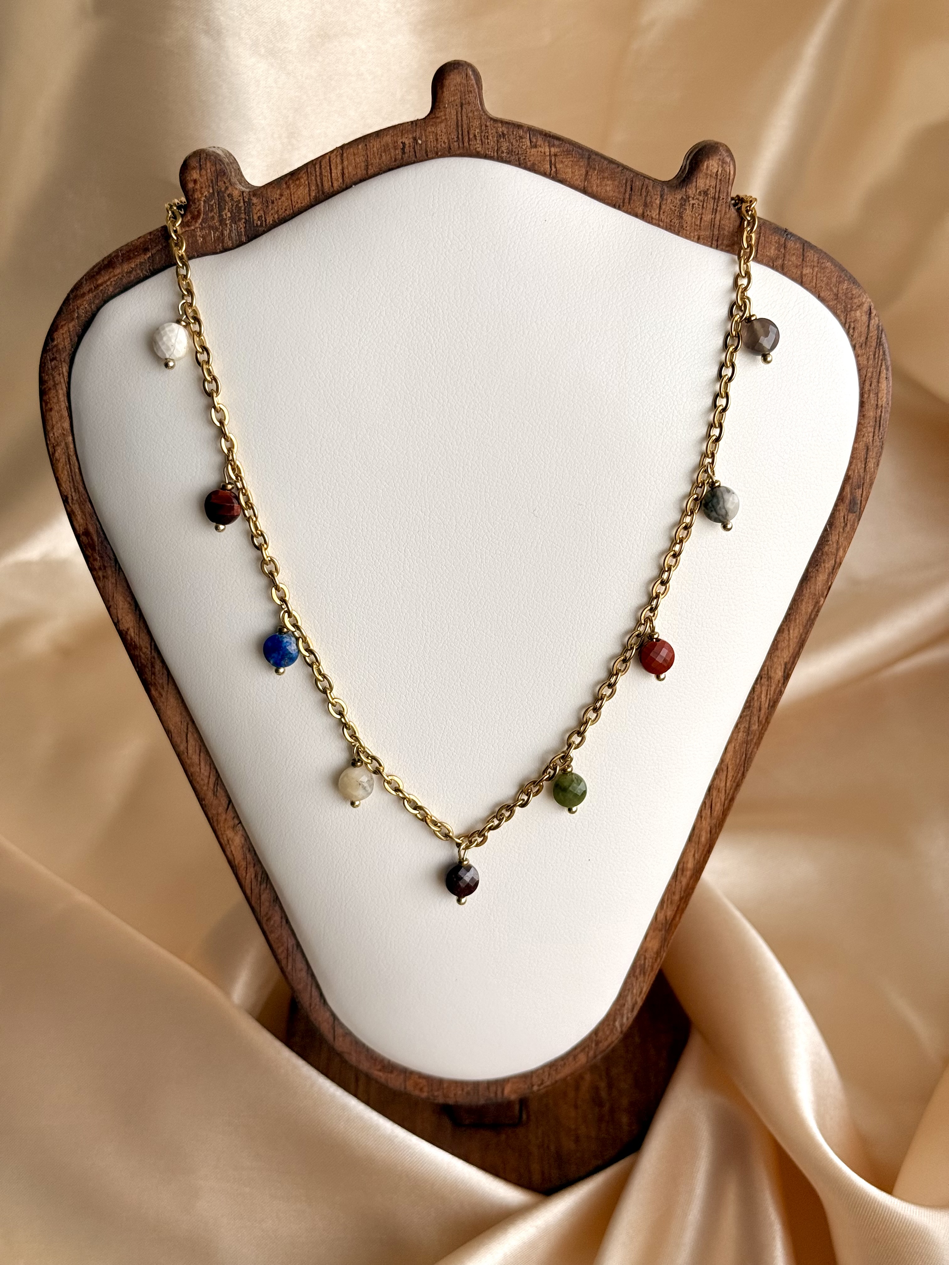 Łańcuszek kamienie ciemne