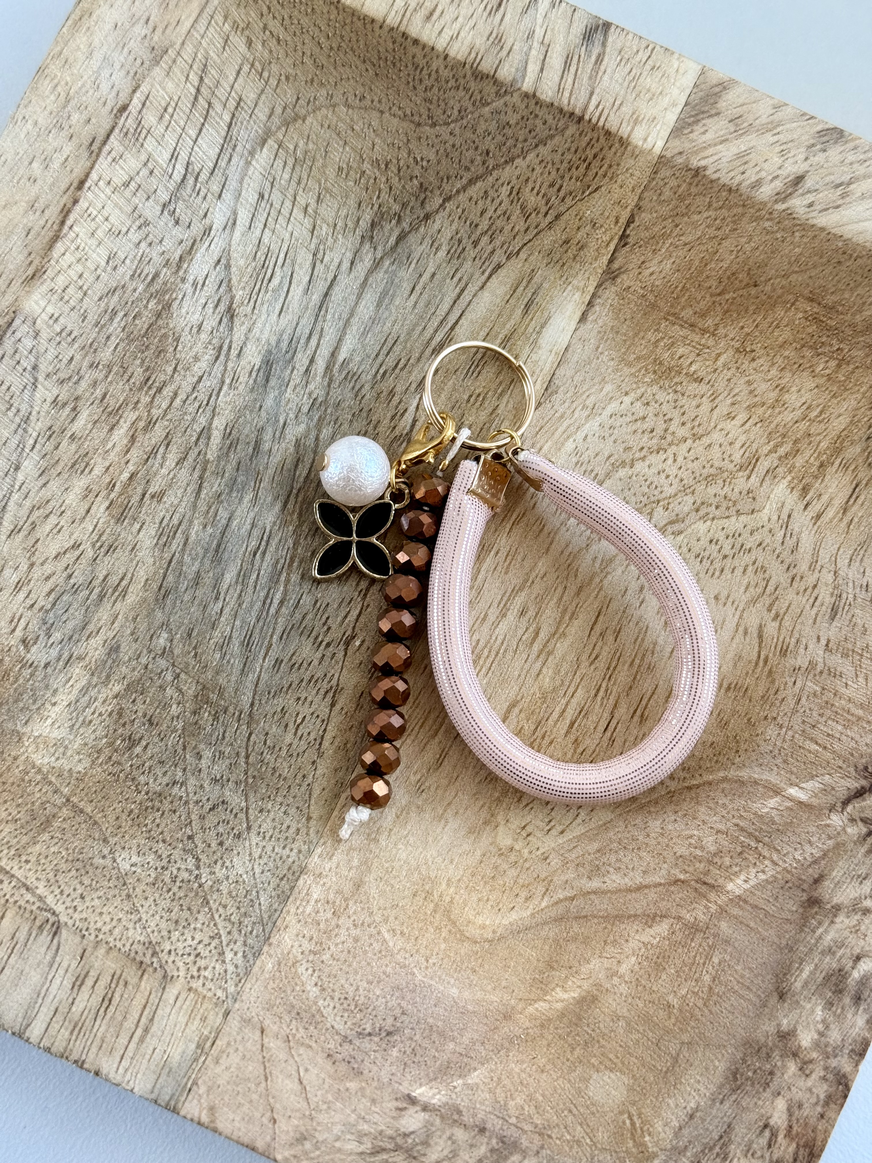 Breloczek czarny kwiatek